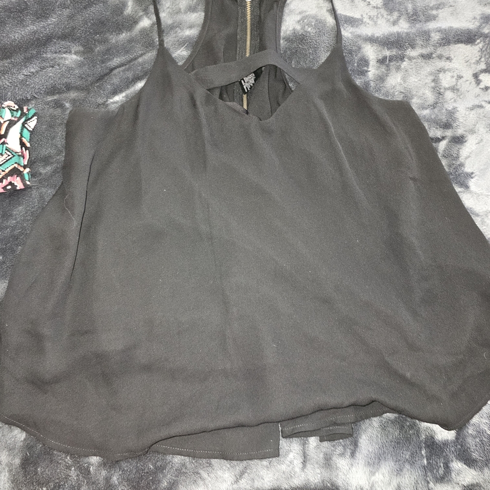 Rue21 Black Sleeveless V-Neck Tank with Racerback